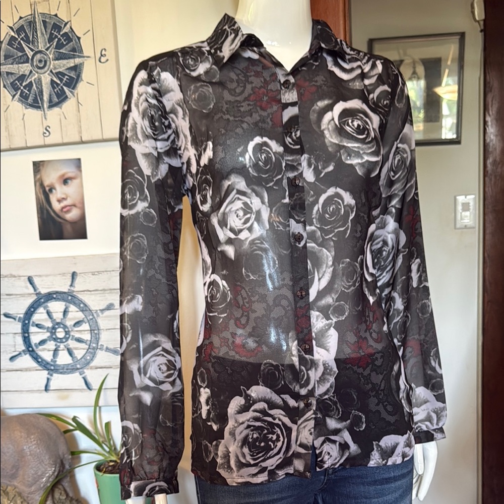 NWT northern reflections size small sheer Floral Black and Gray Women's Top
